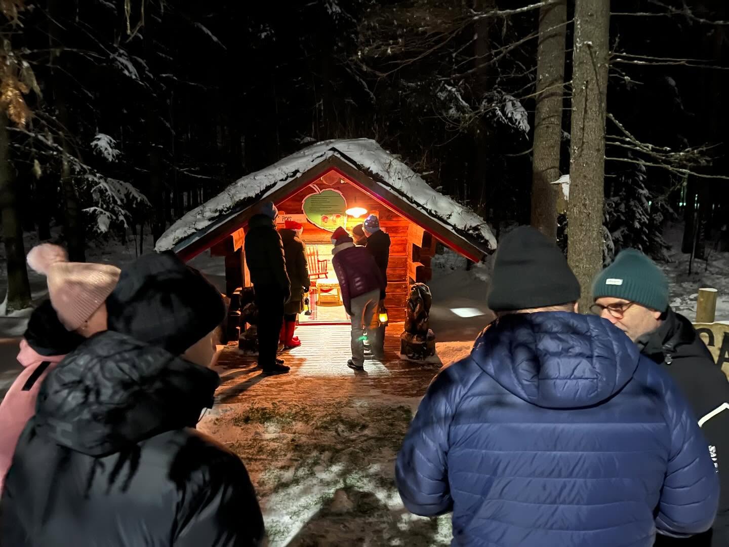 Lakeuden Kauppaseuran jäseniä talvisen Puurojuhlan tunnelmissa