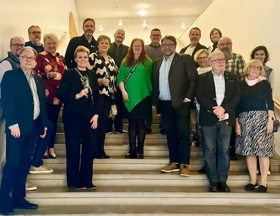 Lakeuden Kauppaseura Ry:n kulttuurinnälkäiset jäsenet seuralaisineen saimme mielenkiintoisen, monisyisen ja ajatuksia herättävän kokemuksen Seinäjoen